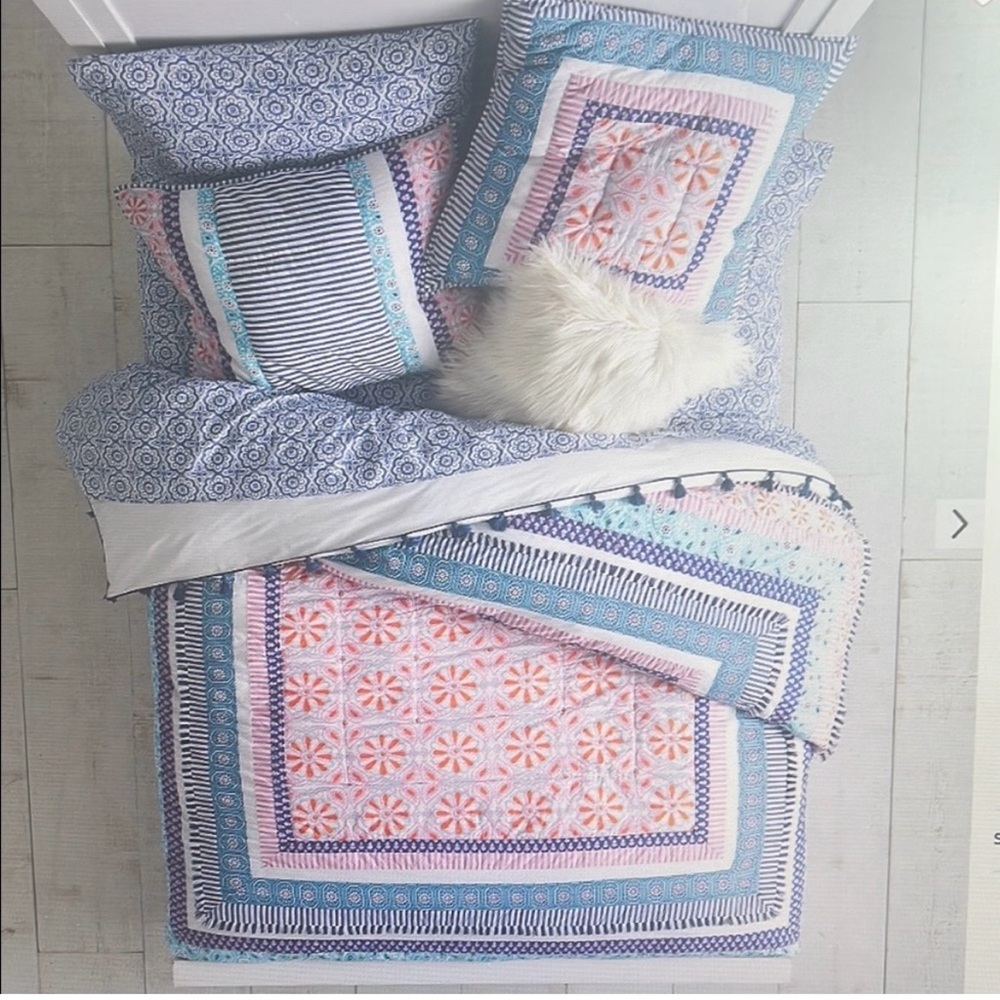 Pottery Barn Teen Zadey Patchwork Comforter, Queen + 2 26 inch Matching Shams